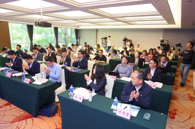 是什么“黑科技”让记者流连忘返?全国30余家主流媒体走进抖阴
是什么“黑科技”让记者流连忘返?全国30余家主流媒体走进抖阴